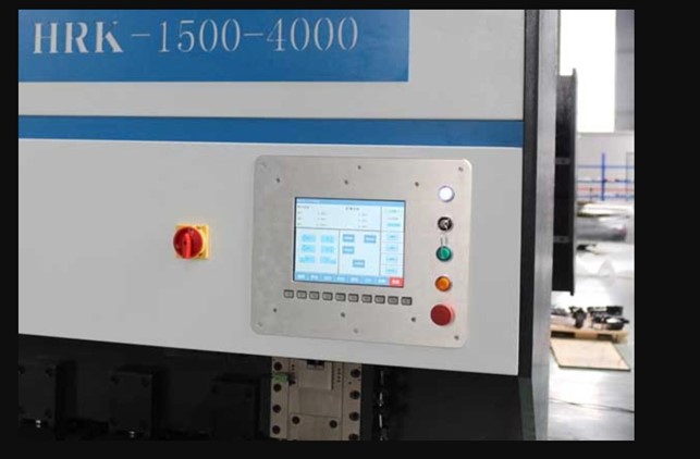 Man-hinh-cam-ung-CNC-15inch
