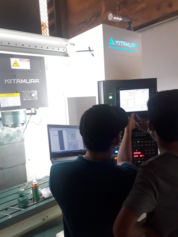 Mua-may-CNC-tra-cham